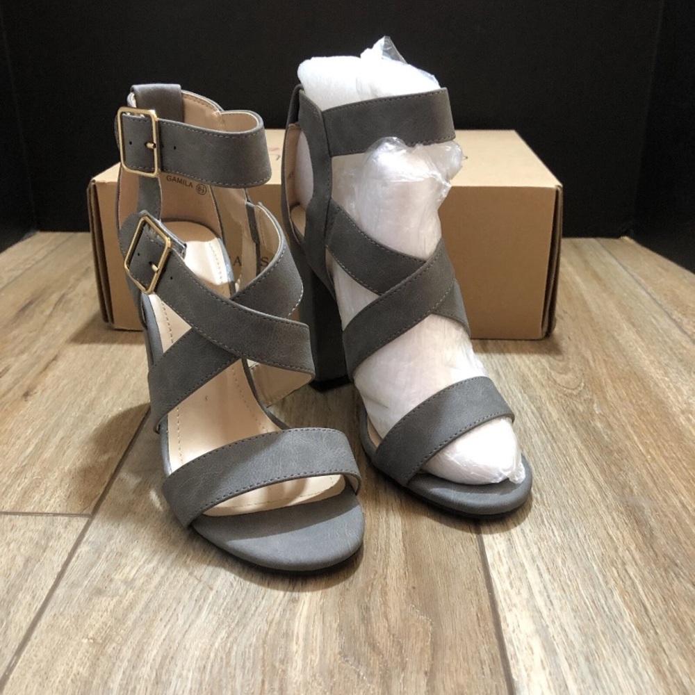 Dream Pairs Gamila Grey Nubuck Criss Cross Buckled Block Heels Womens 6.5 NWOB